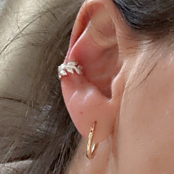 Sterling Silver Classic Leaf Cuff - Picture 4 of 9